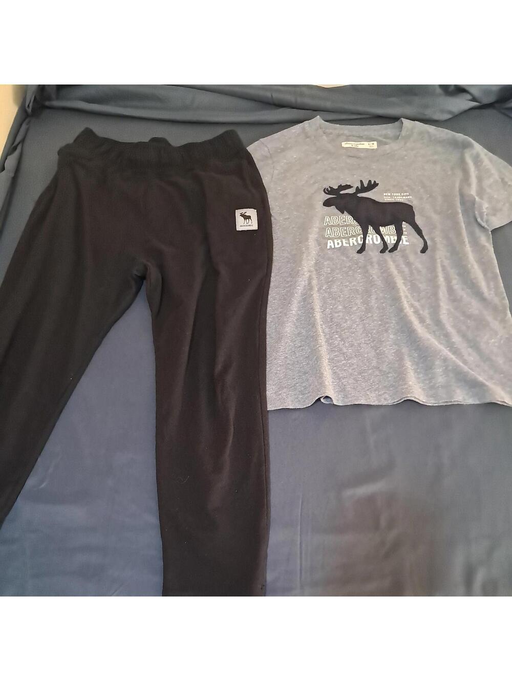 Abercrombie Active Wear Size 9/10 kids Black Crop Sweatpants and Grey top‎ set.